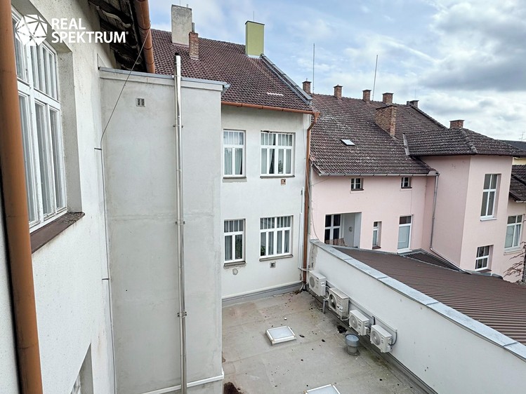 Комерційне приміщення на продаж, 1 790 м² (20 з 41)