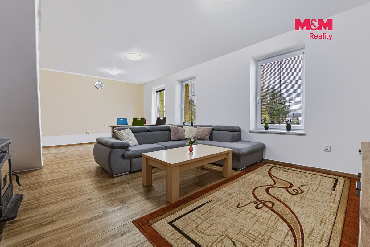 Pronájem rodinného domu 120 m², pozemek 1108 m² – fotografie 2