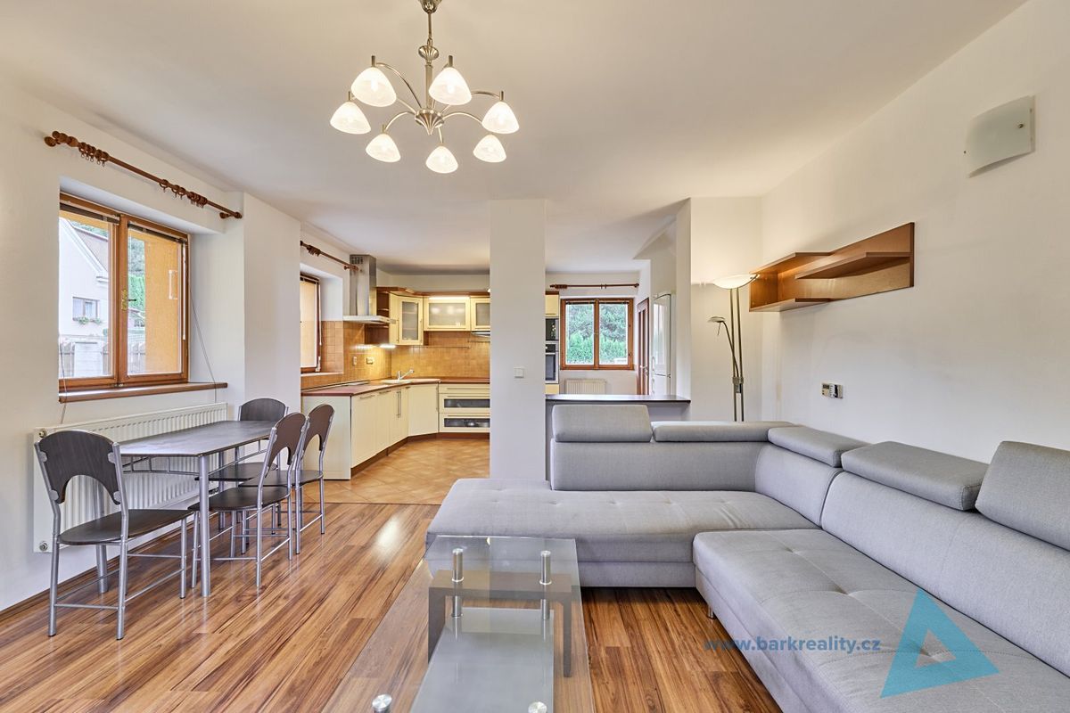 Prodej rodinného domu 250 m², pozemek 847 m² – fotografie 5