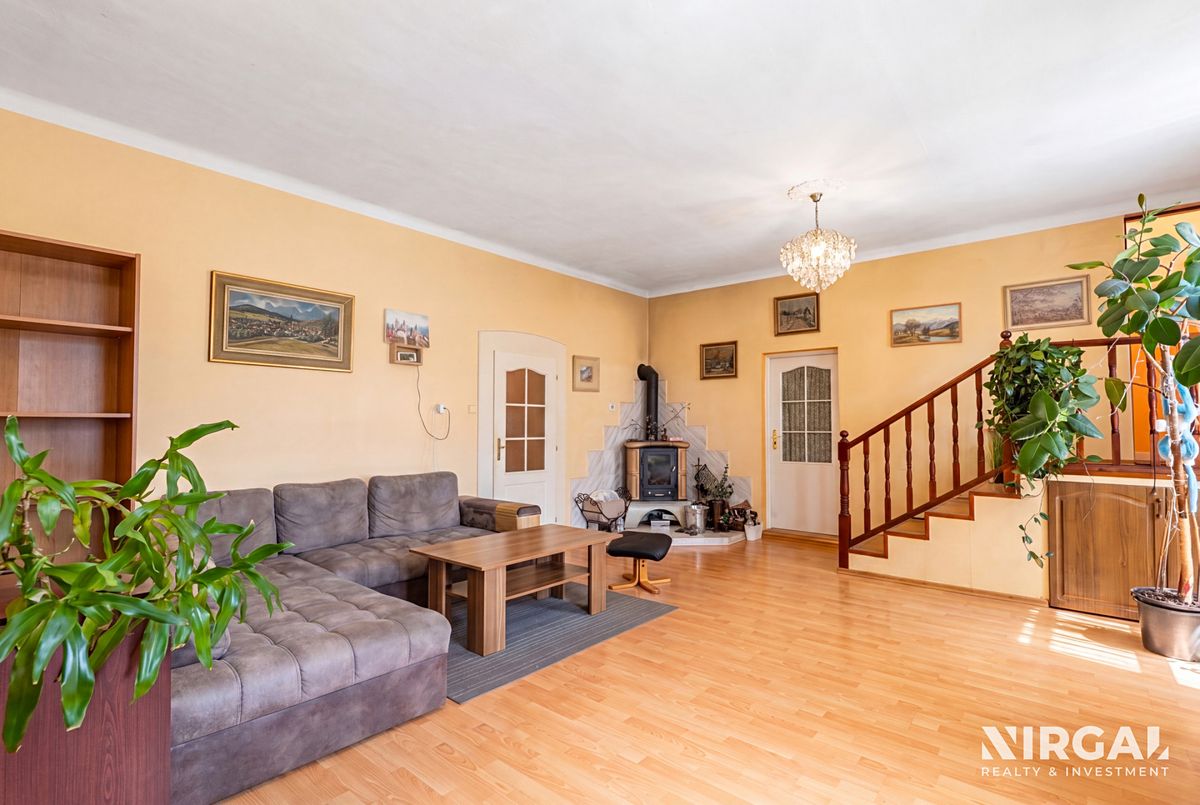 Prodej rodinného domu 247 m², pozemek 704 m² – fotografie 5