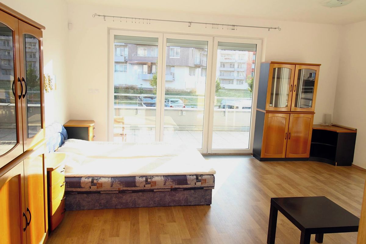 Pronájem bytu 1+kk 38 m² – fotografie 2