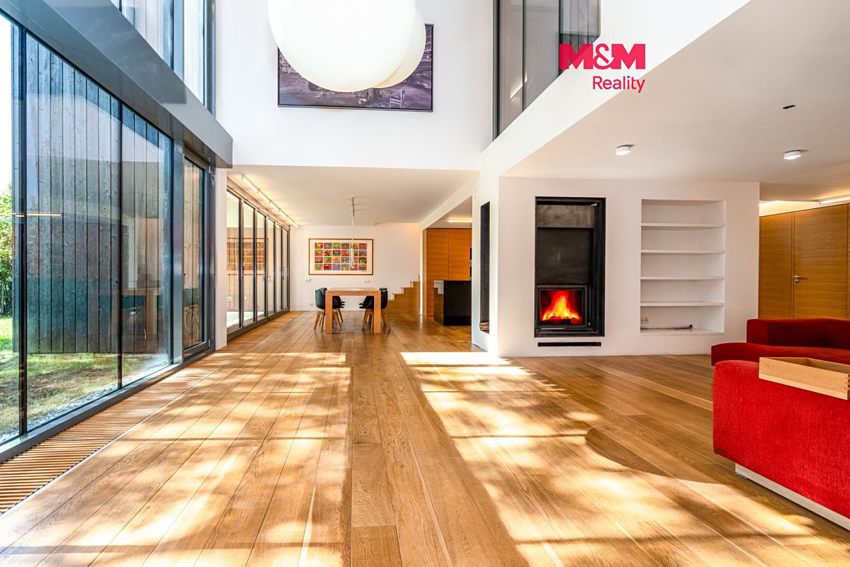 Prodej rodinného domu 334 m², pozemek 1331 m²