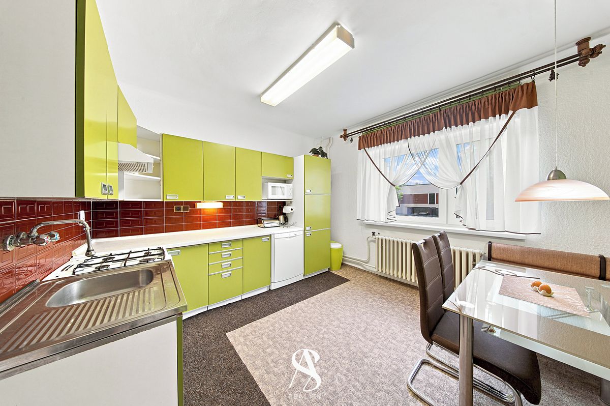 Prodej rodinného domu 179 m², pozemek 971 m² – fotografie 3