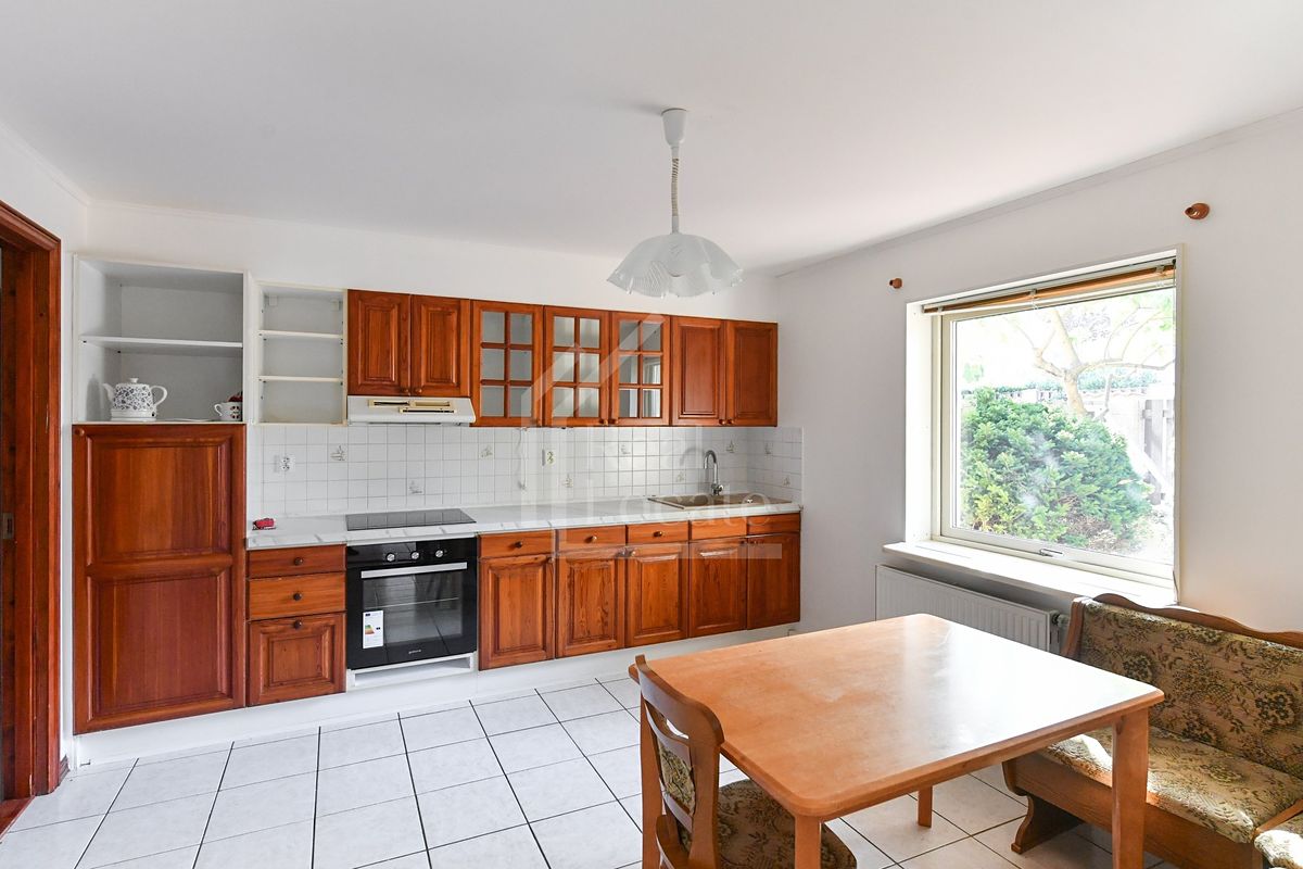 Pronájem rodinného domu 230 m², pozemek 379 m² – fotografie 2