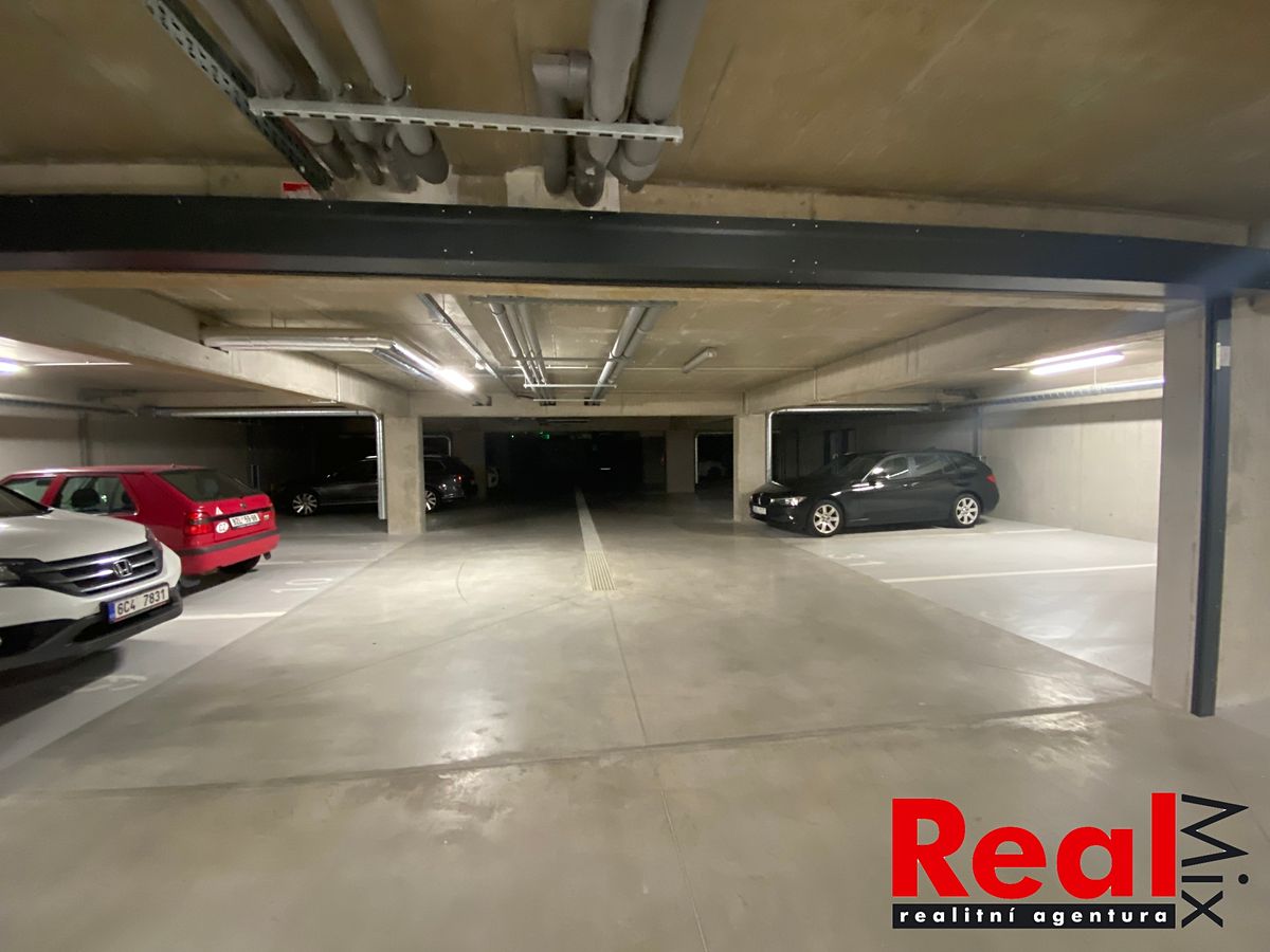 Pronájem garážového stání 13 m² – fotografie 2
