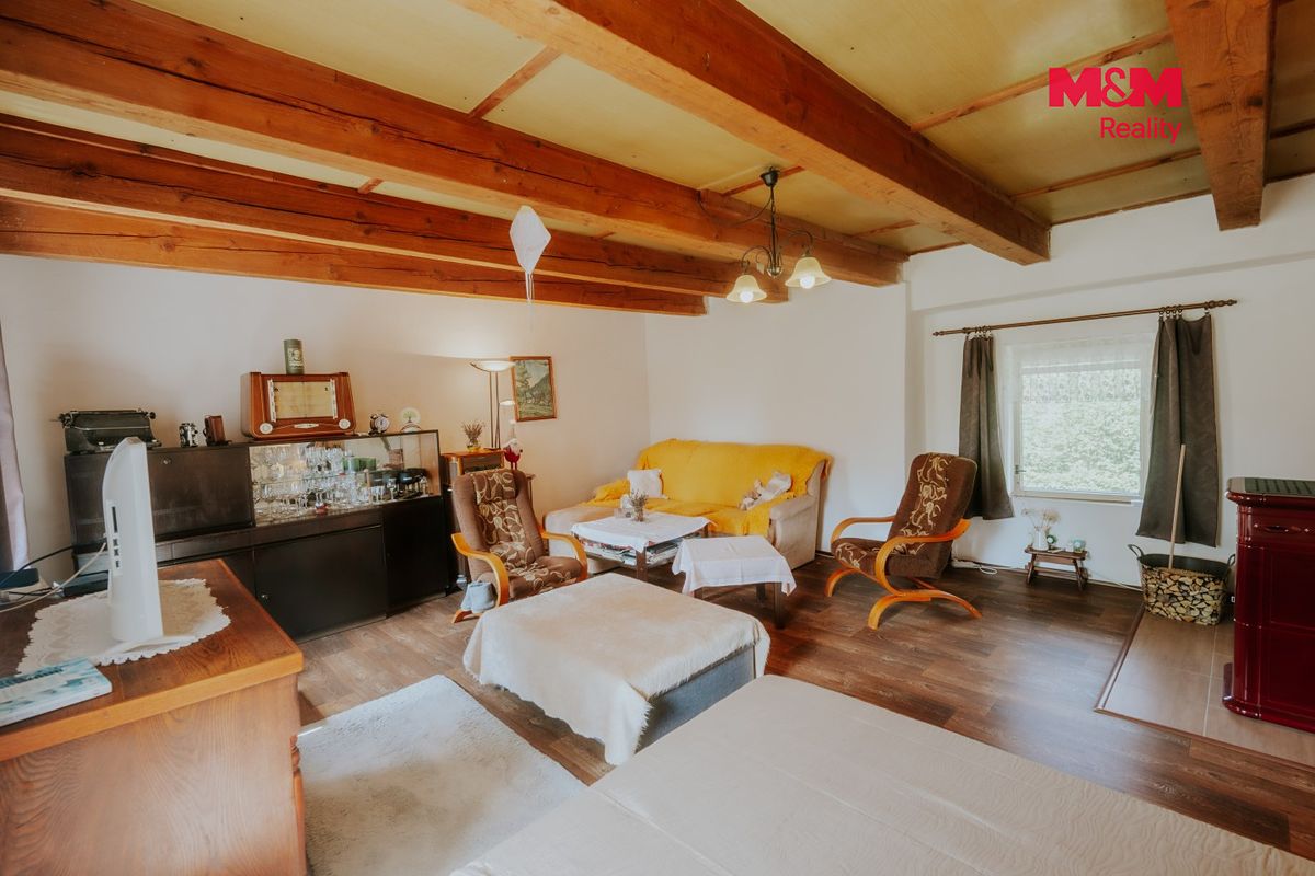 Prodej rodinného domu 250 m², pozemek 875 m² – fotografie 3
