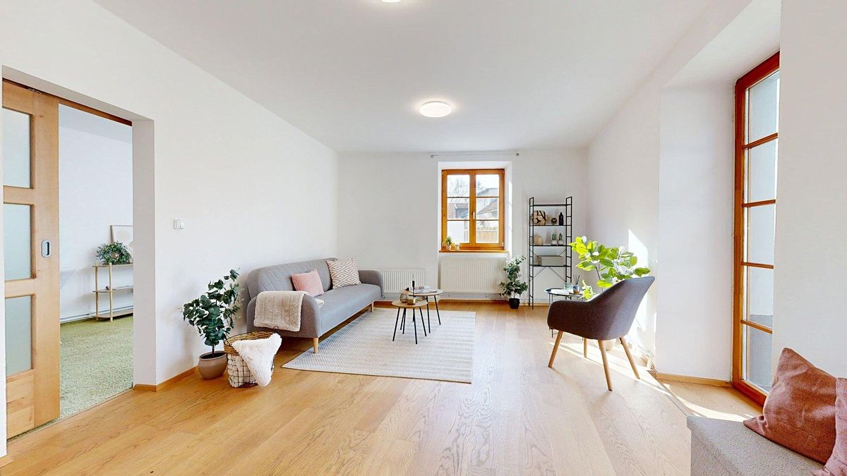 Prodej rodinného domu 317 m², pozemek 1233 m² – fotografie 2
