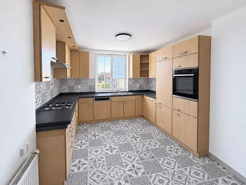 Pronájem bytu 2+1 122 m², Praha – náhled fotky 1