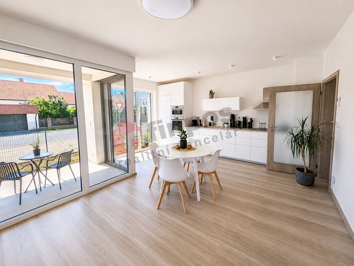 Pronájem bytu 3+kk 68 m² – fotografie 3