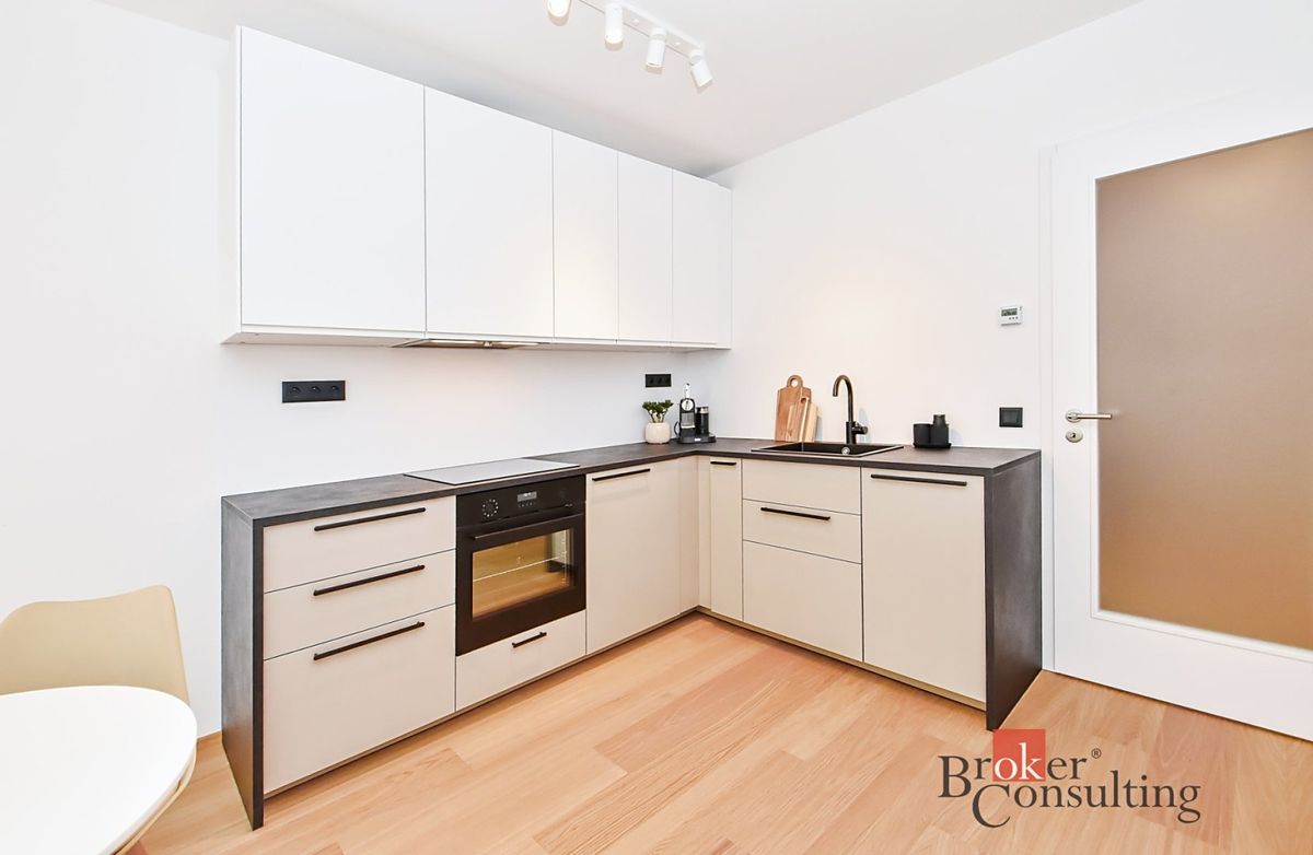 Pronájem bytu 1+kk 37 m² – fotografie 5