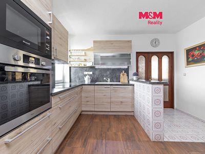 Prodej rodinného domu 190 m², pozemek 6059 m²