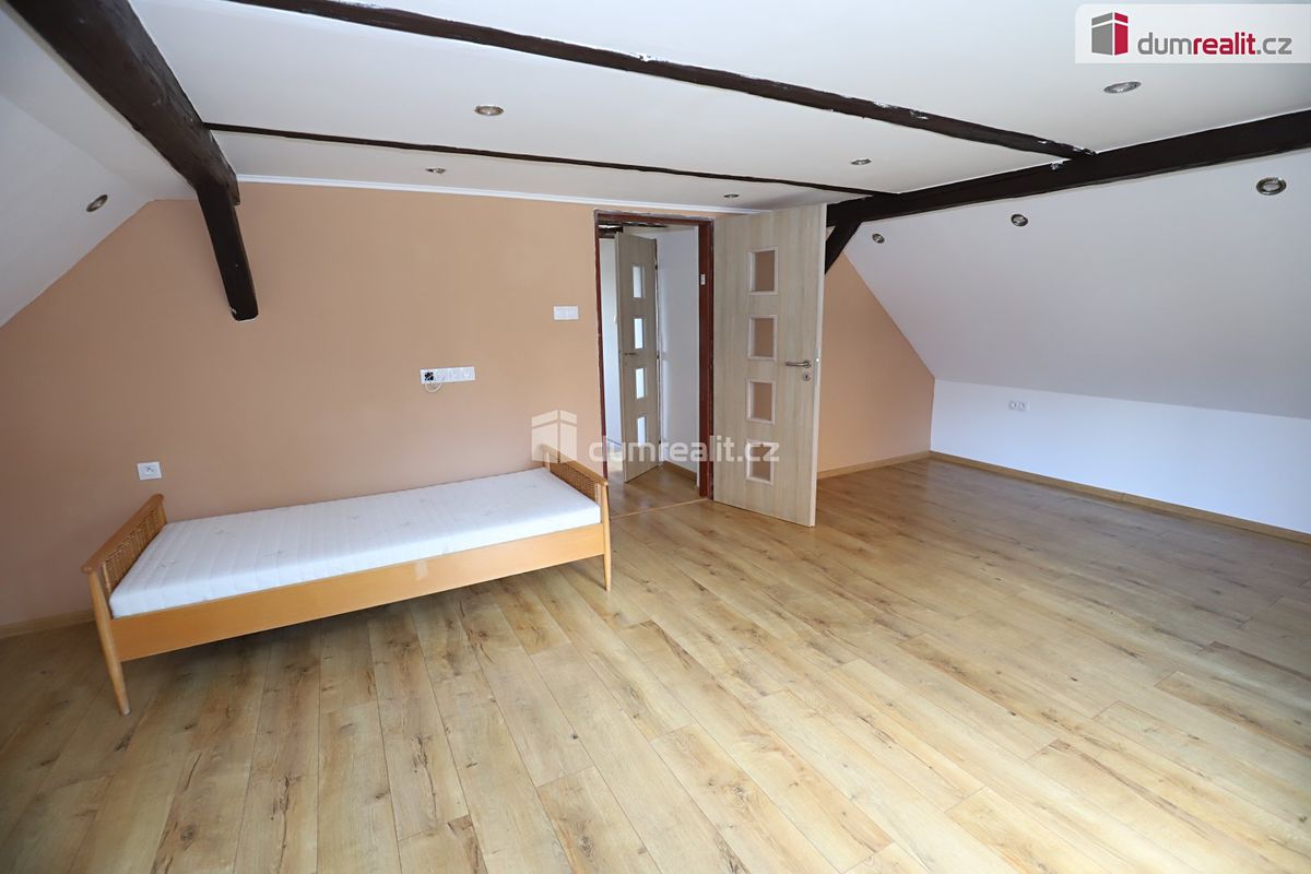 Prodej rodinného domu 180 m², pozemek 1242 m² – fotografie 4
