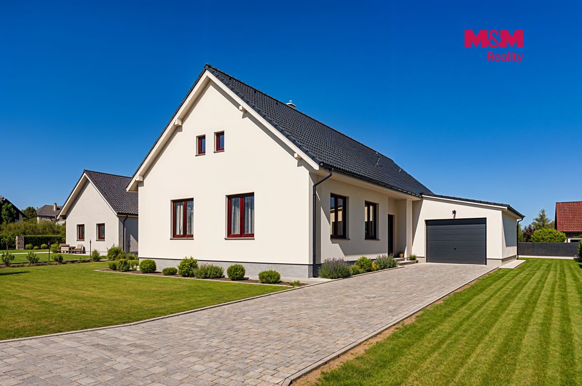 Prodej rodinného domu 168 m², pozemek 1144 m² – fotografie 2