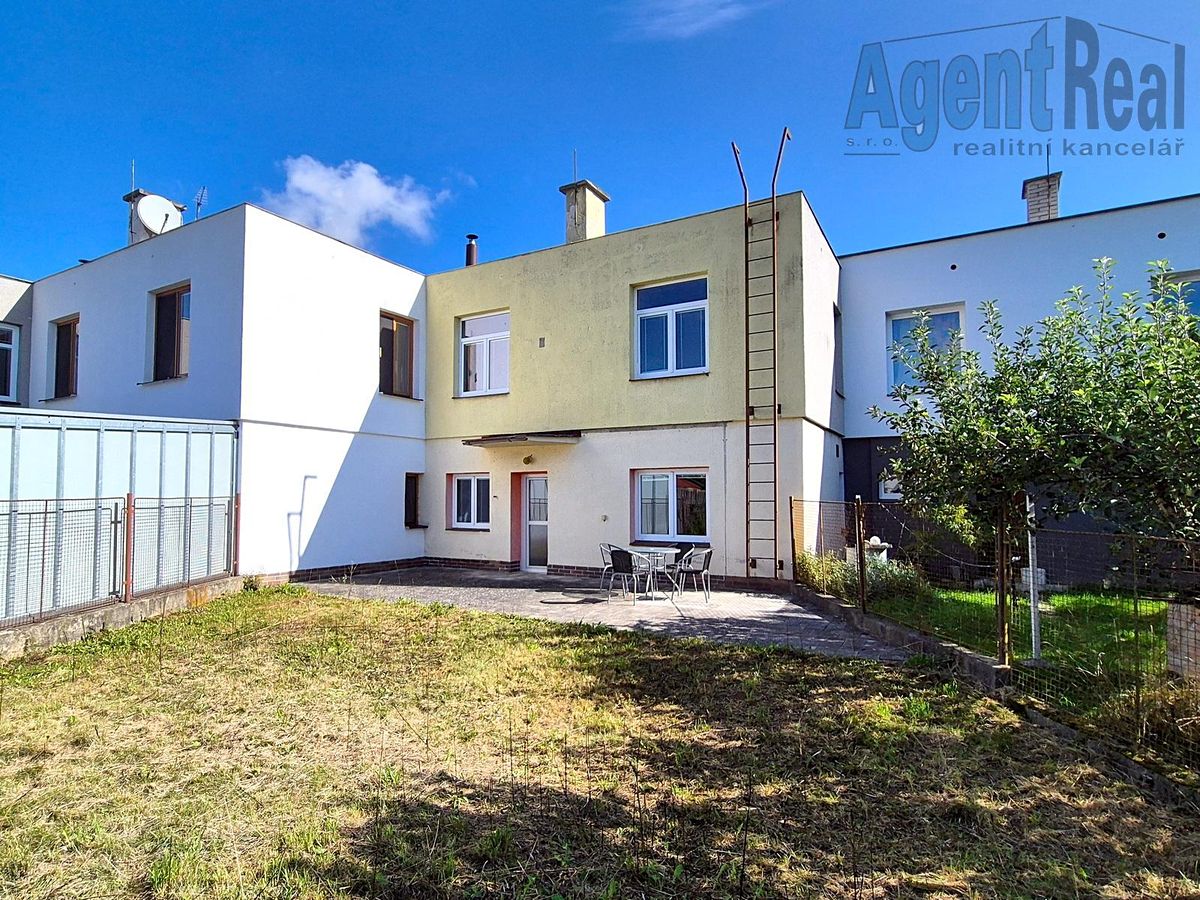 Prodej rodinného domu 168 m², pozemek 390 m² – fotografie 2