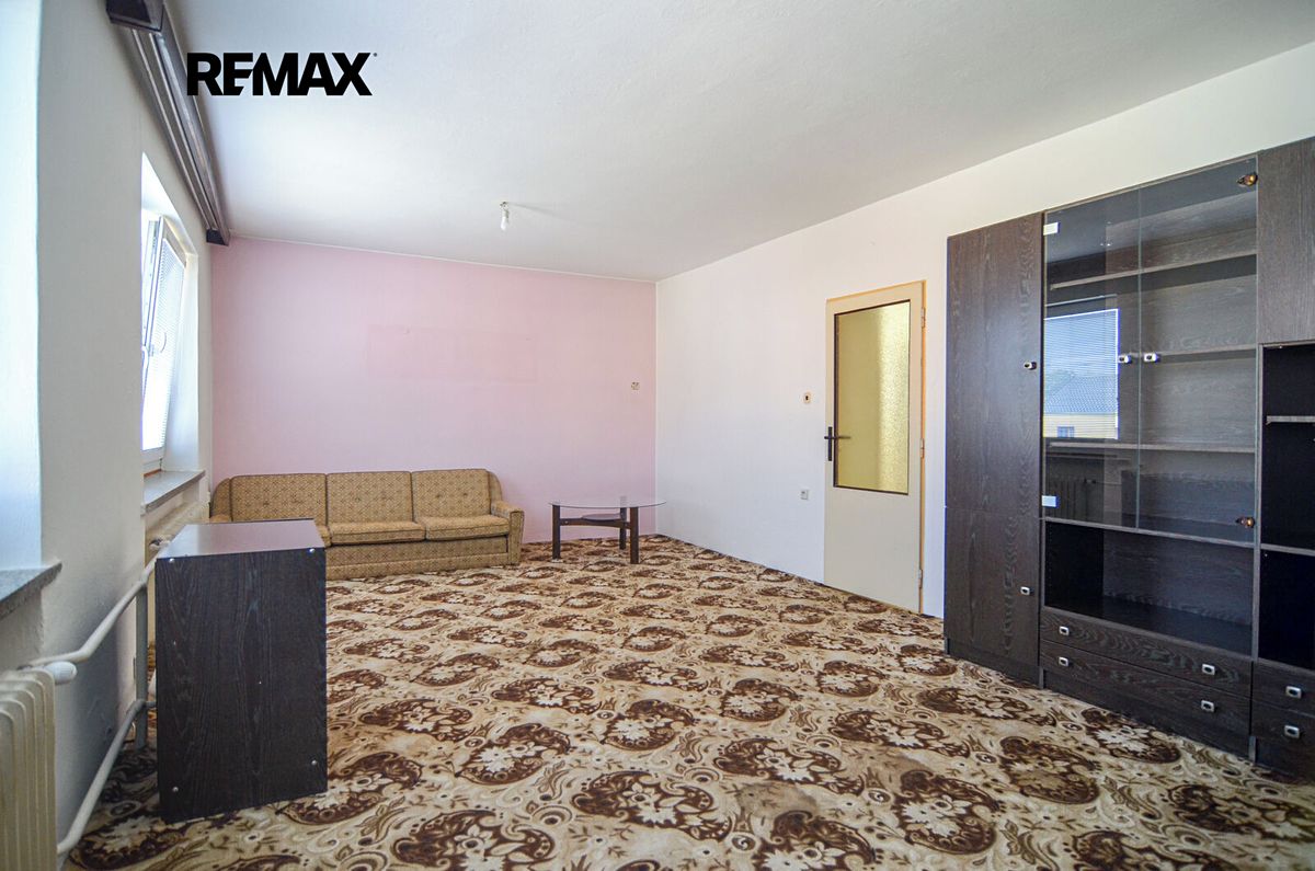Prodej rodinného domu 245 m², pozemek 914 m² – fotografie 3