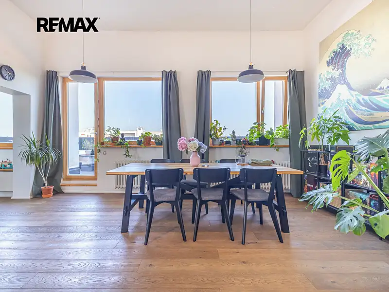 Prodej bytu 1+kk 85 m², Praha – náhled fotky 1
