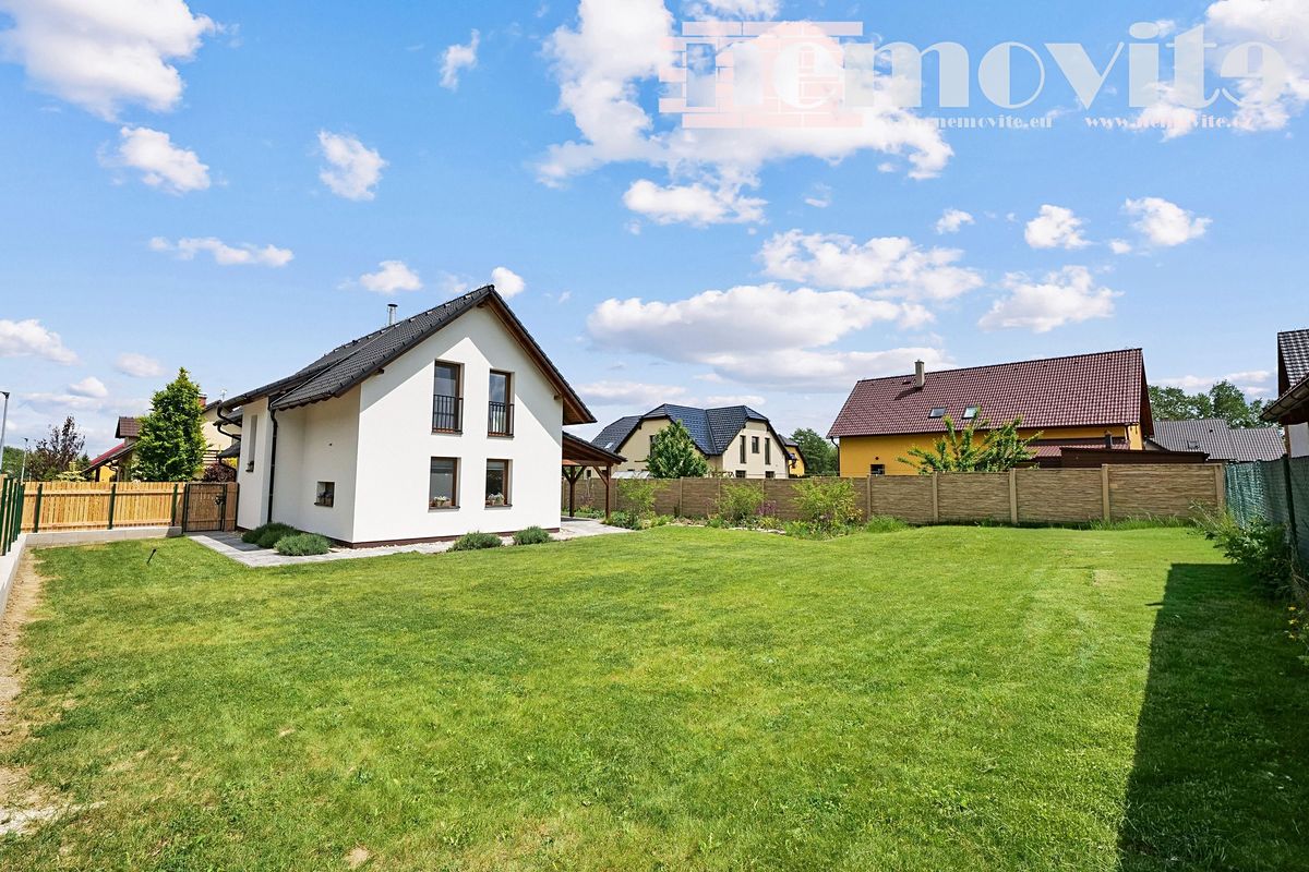 Prodej rodinného domu 140 m², pozemek 695 m² – fotografie 4