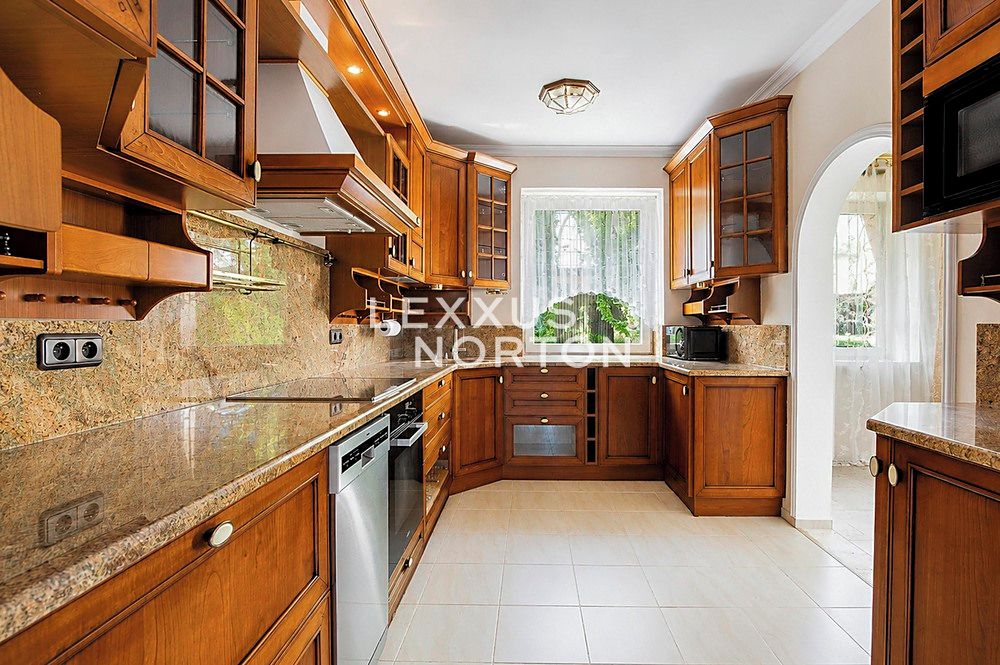 Pronájem rodinného domu 480 m², pozemek 483 m²