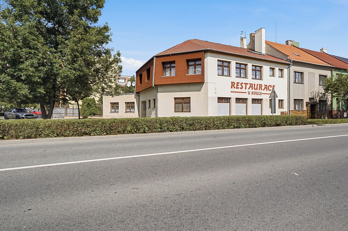 Prodej rodinného domu 630 m², pozemek 574 m² – fotografie 3