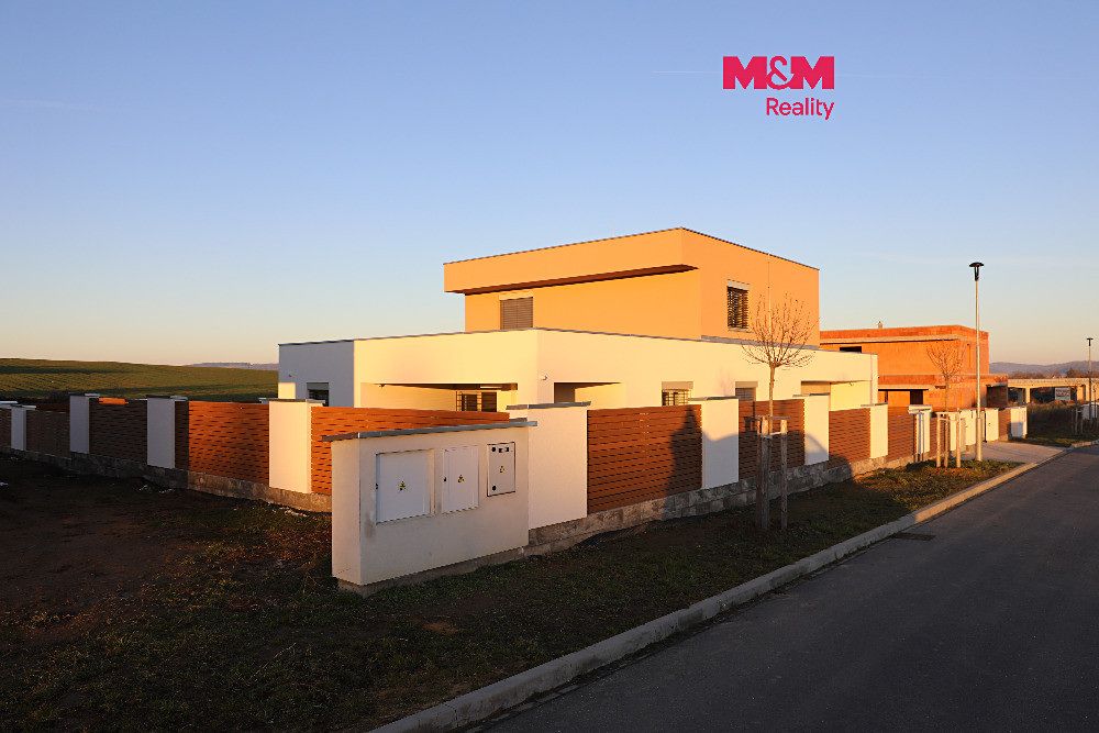 Prodej rodinného domu 233 m², pozemek 734 m²
