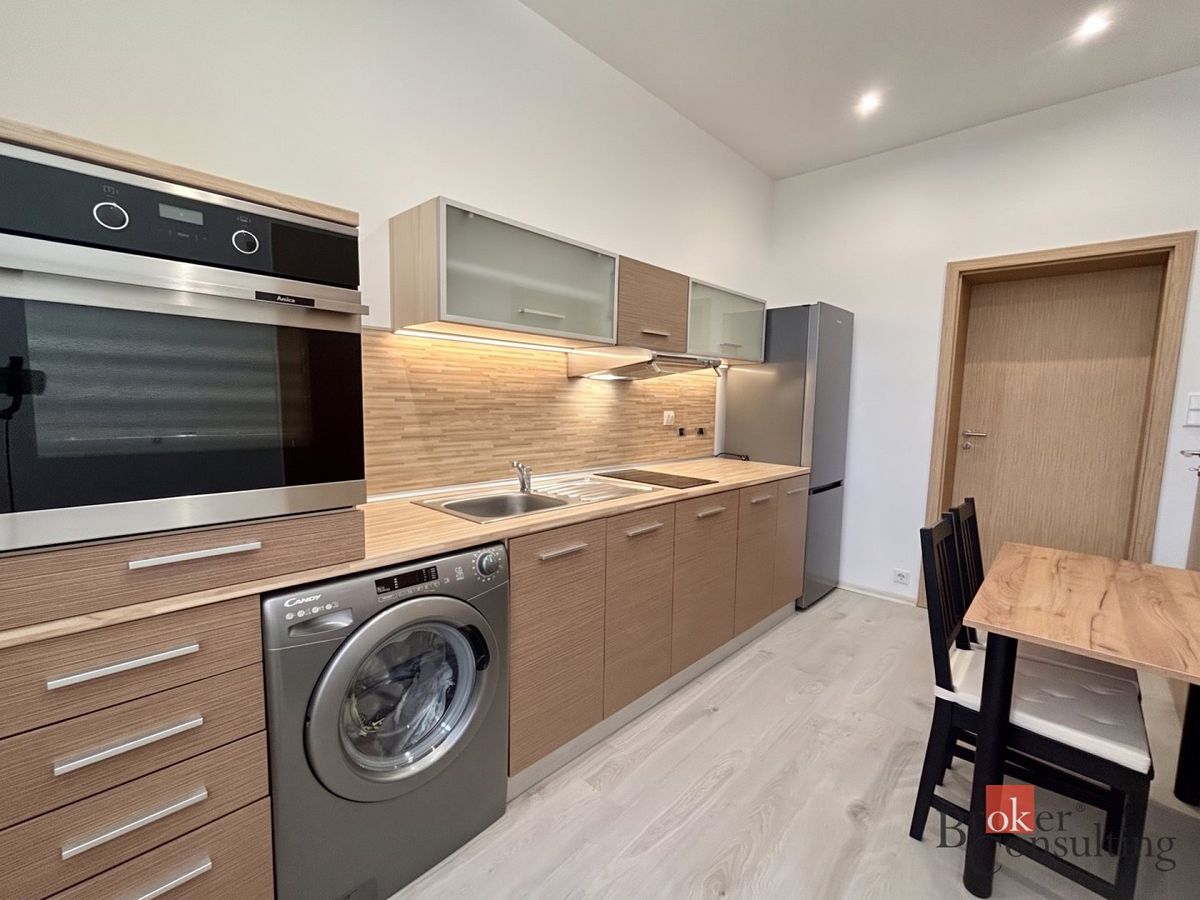 Pronájem bytu 1+1 37 m² – fotografie 3
