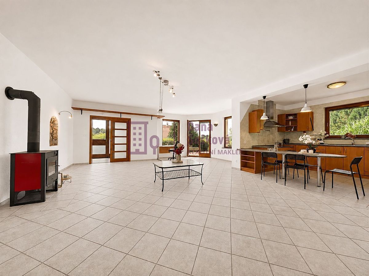 Prodej rodinného domu 210 m², pozemek 2641 m² – fotografie 4