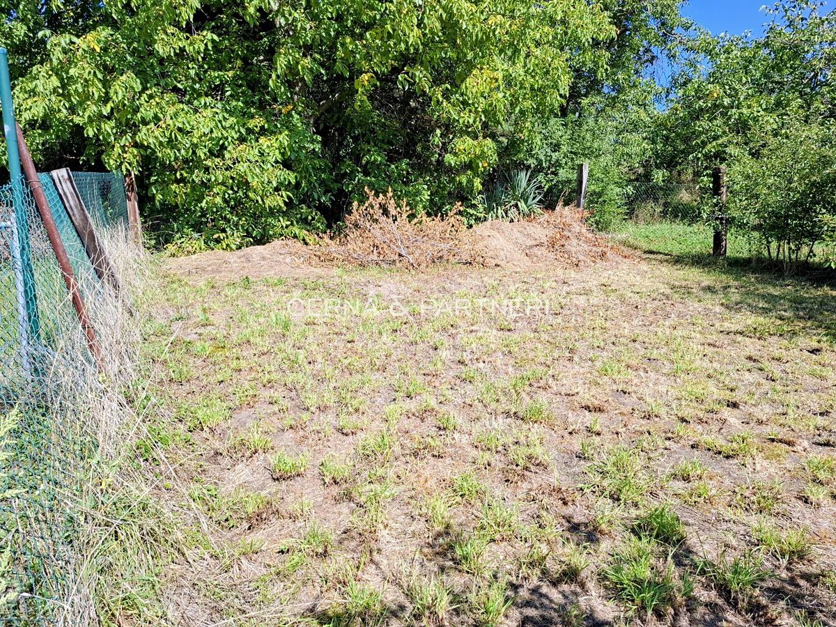 Prodej stavebního pozemku 688 m² – fotografie 5