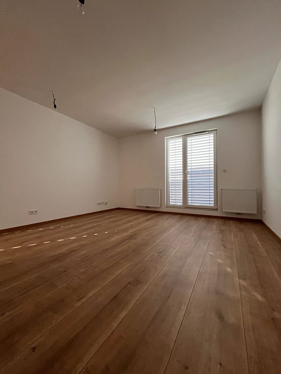 Pronájem bytu 2+kk 57 m² – fotografie 3