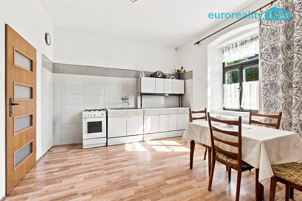 Prodej rodinného domu 213 m², pozemek 1424 m² – fotografie 3