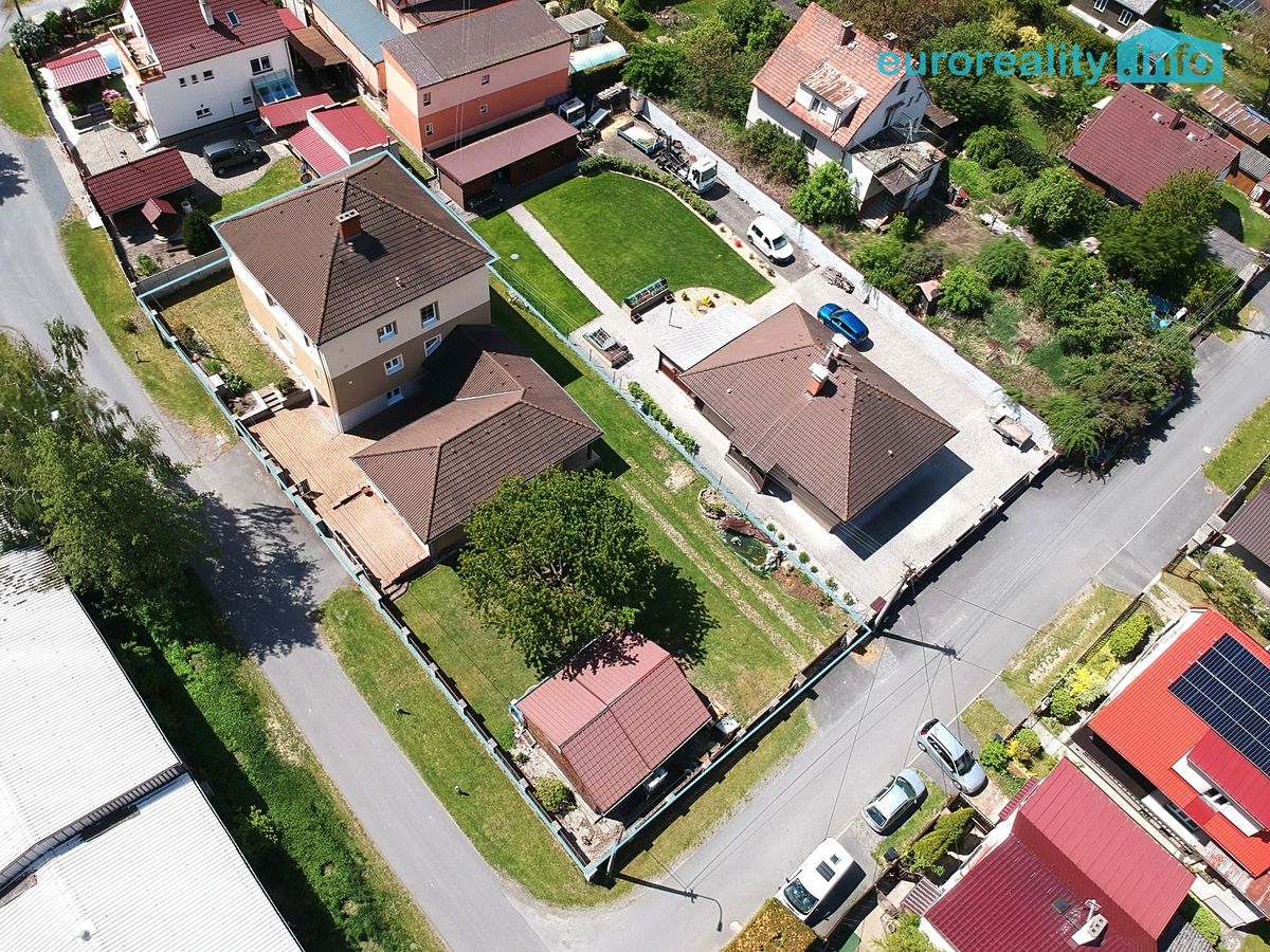 Prodej rodinného domu 240 m², pozemek 1087 m² – fotografie 3