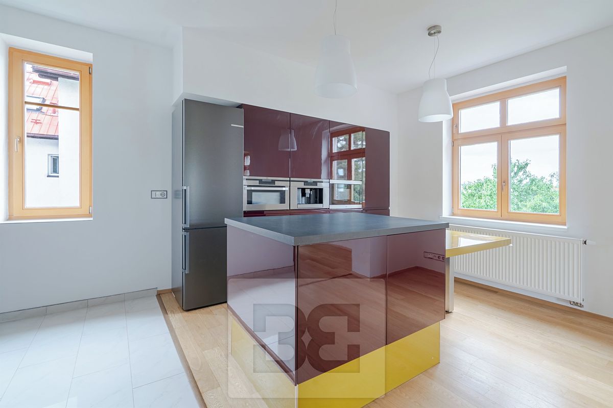 Pronájem bytu 2+1 90 m² – fotografie 2