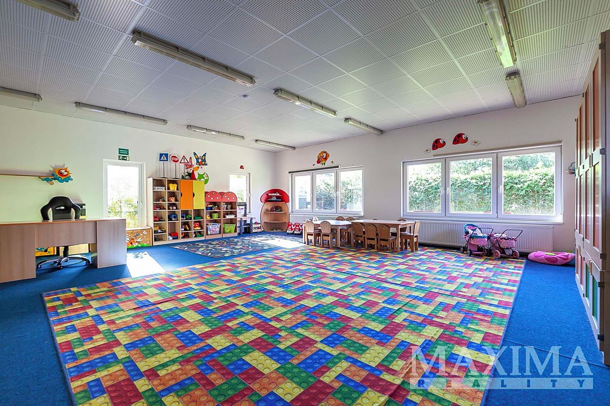 Prodej rodinného domu 237 m², pozemek 905 m² – fotografie 2