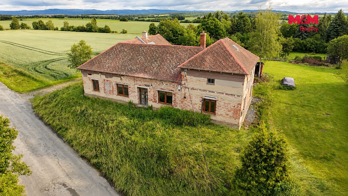 Prodej rodinného domu 250 m², pozemek 2135 m² – fotografie 2