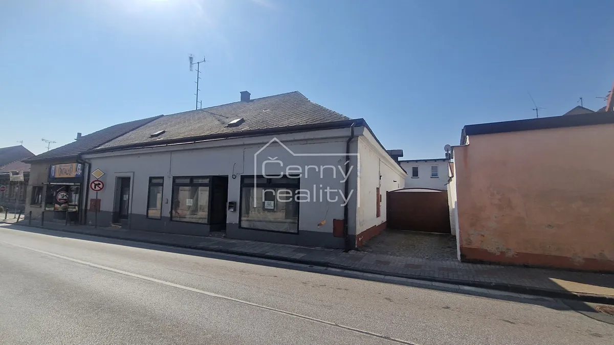 Prodej komerční nemovitosti 300 m²