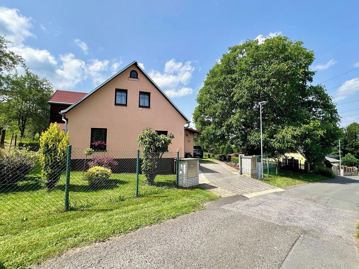 Prodej rodinného domu 163 m², pozemek 570 m² – fotografie 2