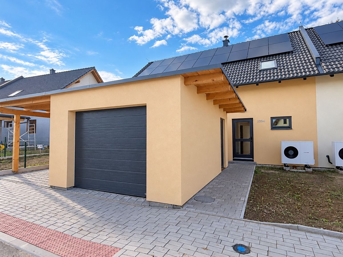 Pronájem rodinného domu 165 m², pozemek 551 m² – fotografie 2