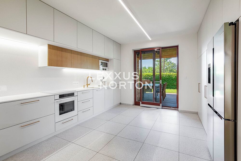 Prodej rodinného domu 378 m², pozemek 1502 m² – fotografie 4