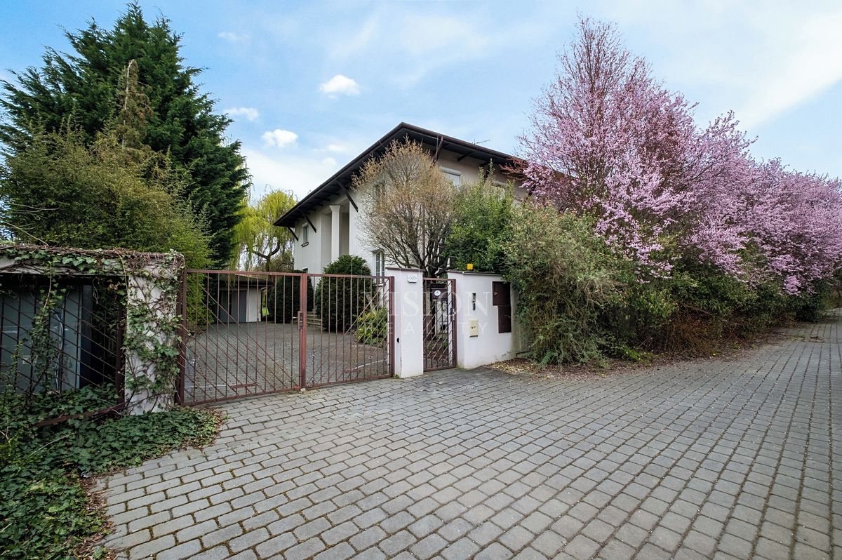 Prodej rodinného domu 227 m², pozemek 2295 m² – fotografie 2