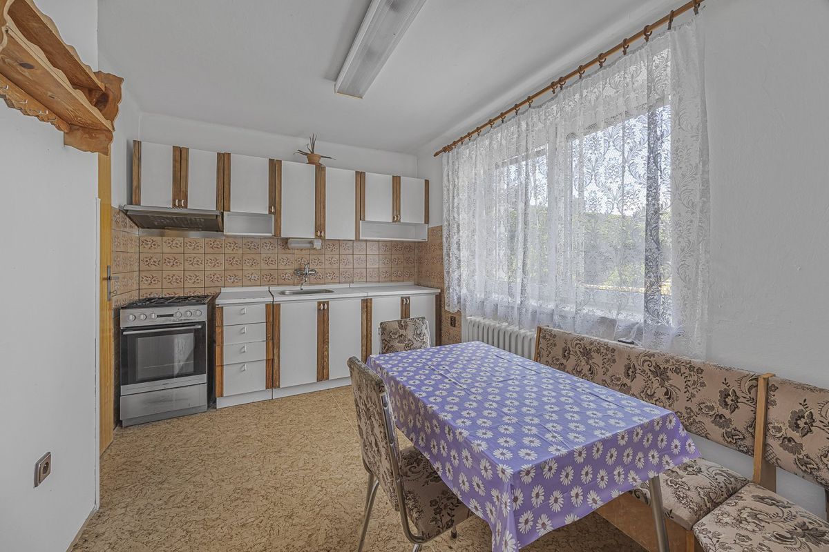 Prodej rodinného domu 200 m², pozemek 1338 m² – fotografie 5