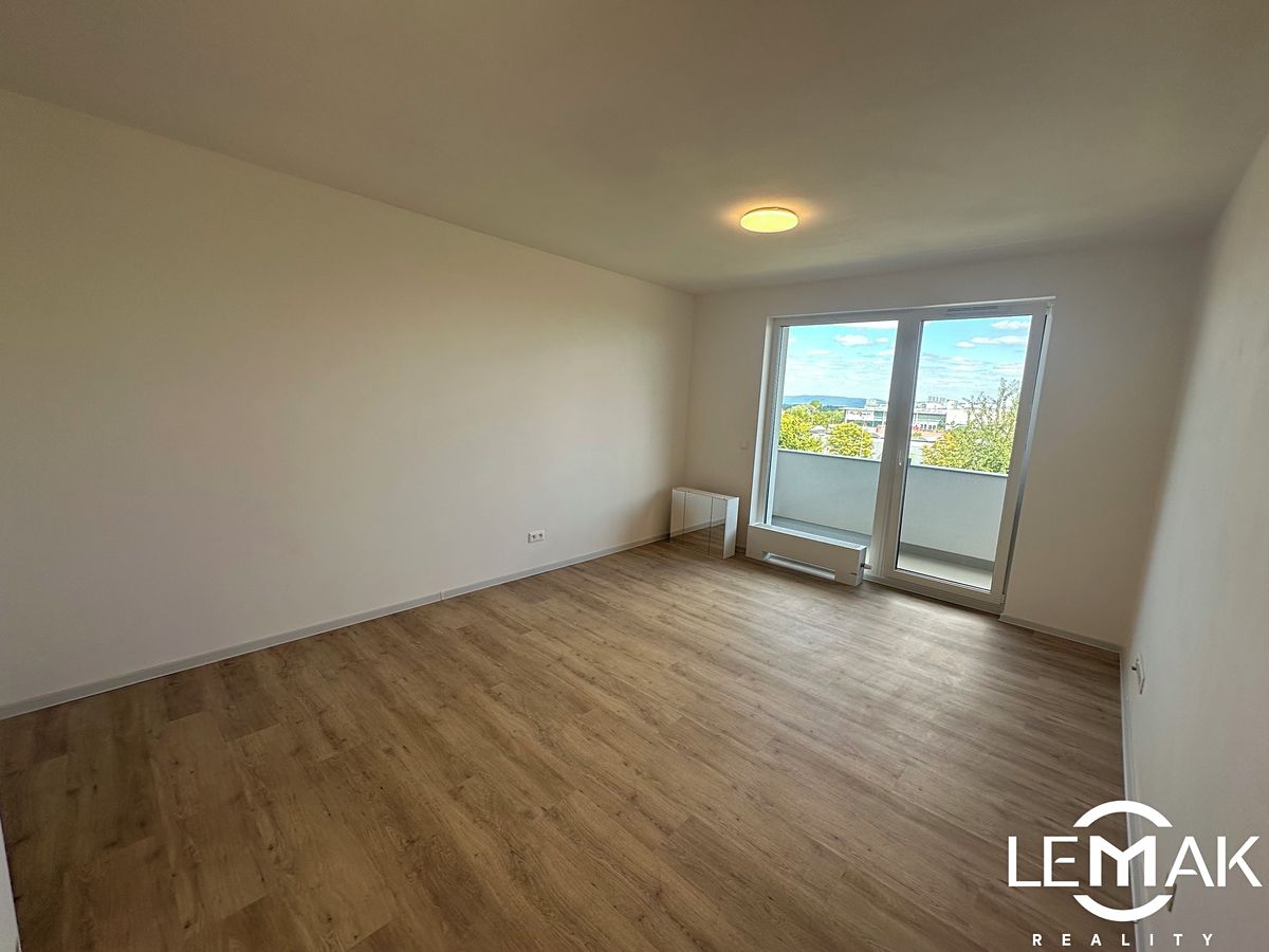 Pronájem bytu 1+kk 29 m² – fotografie 2