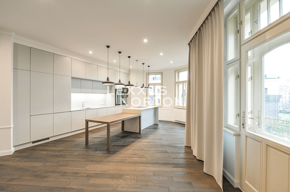 Pronájem bytu 4+kk 167 m²