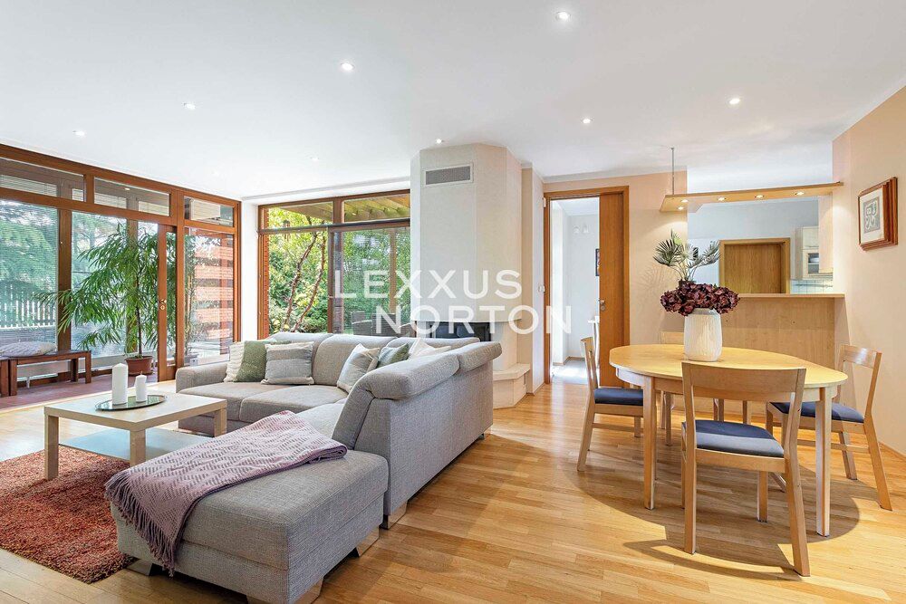 Prodej rodinného domu 256 m², pozemek 1194 m² – fotografie 5