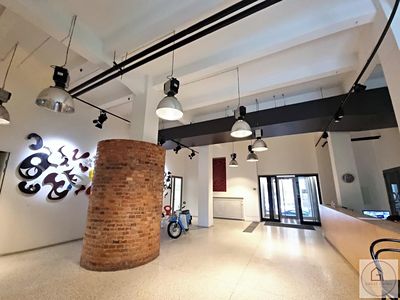 Pronájem kanceláře 714 m²