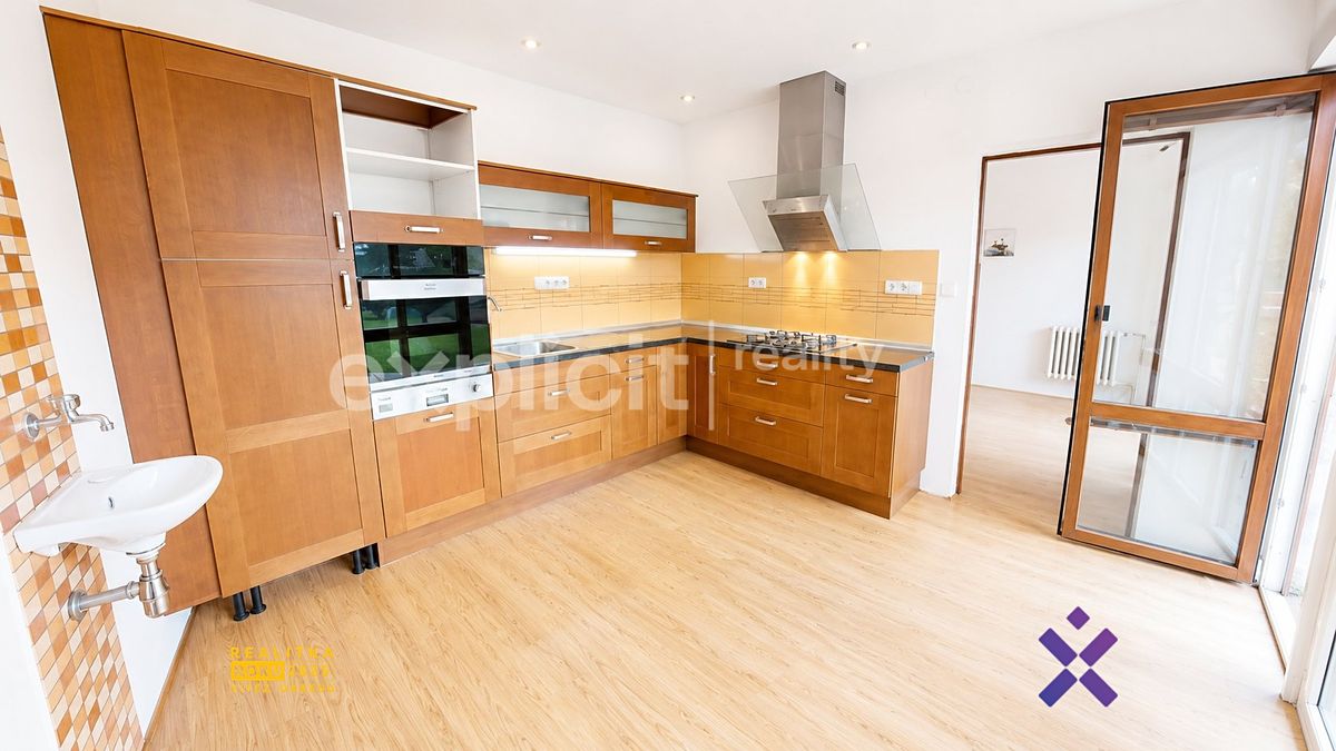Prodej rodinného domu 227 m², pozemek 1783 m² – fotografie 2
