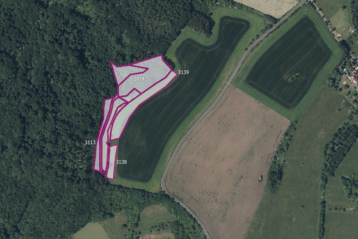 Prodej pole 28333 m², Kostomlaty pod Milešovkou – fotka 1 z 3