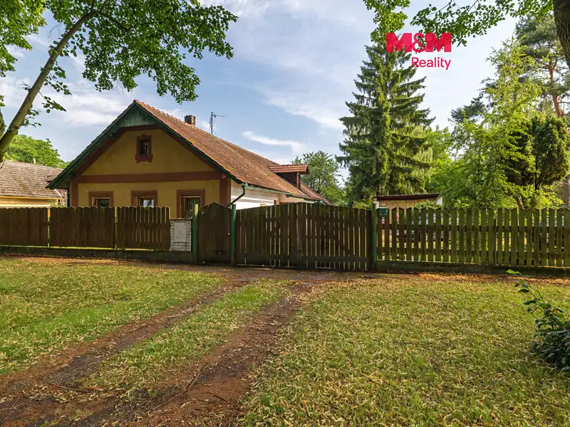 Prodej rodinného domu 120 m², pozemek 1740 m², Bobnice – náhled fotky 1