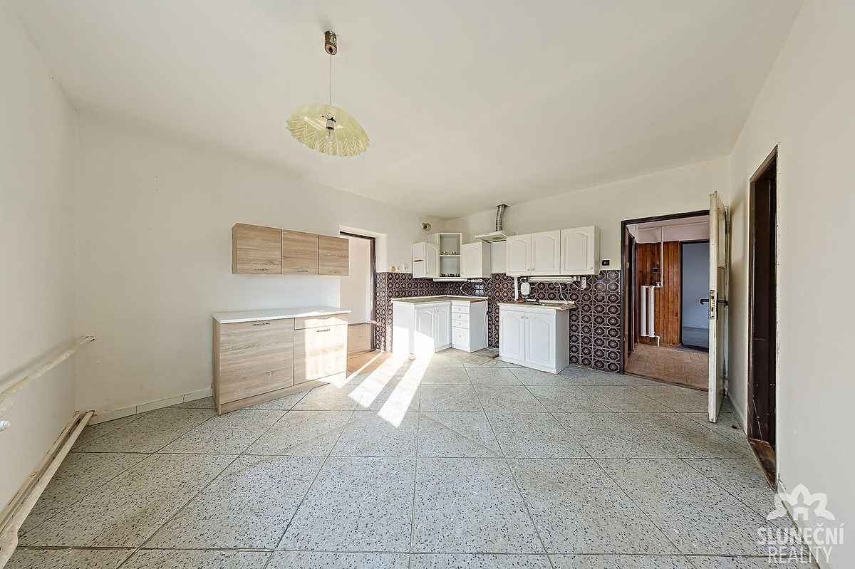 Prodej rodinného domu 130 m², pozemek 1355 m² – fotografie 4