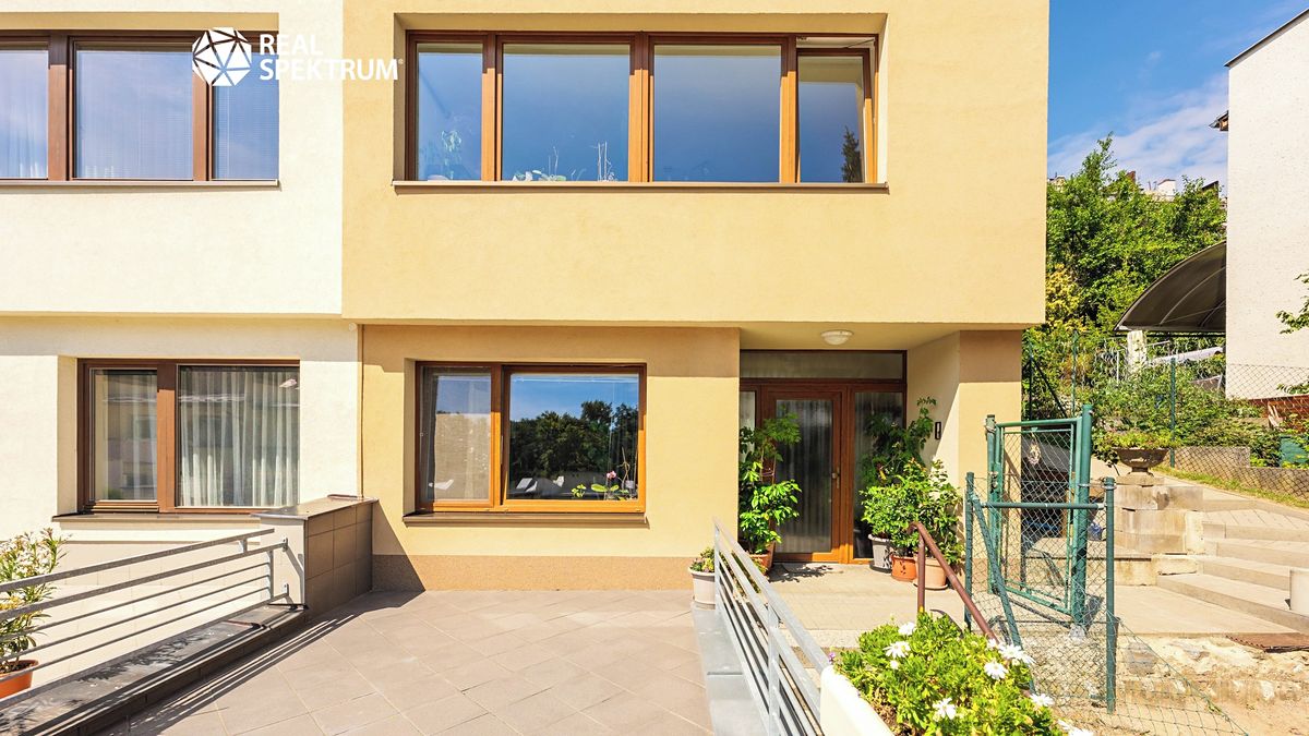 Prodej rodinného domu 217 m², pozemek 349 m² – fotografie 4