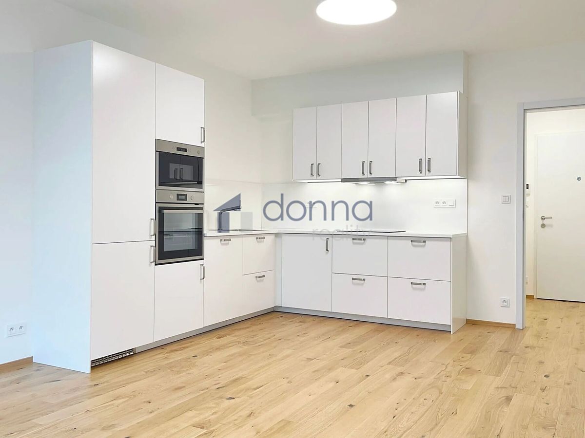Pronájem bytu 2+kk 55 m² – fotografie 3