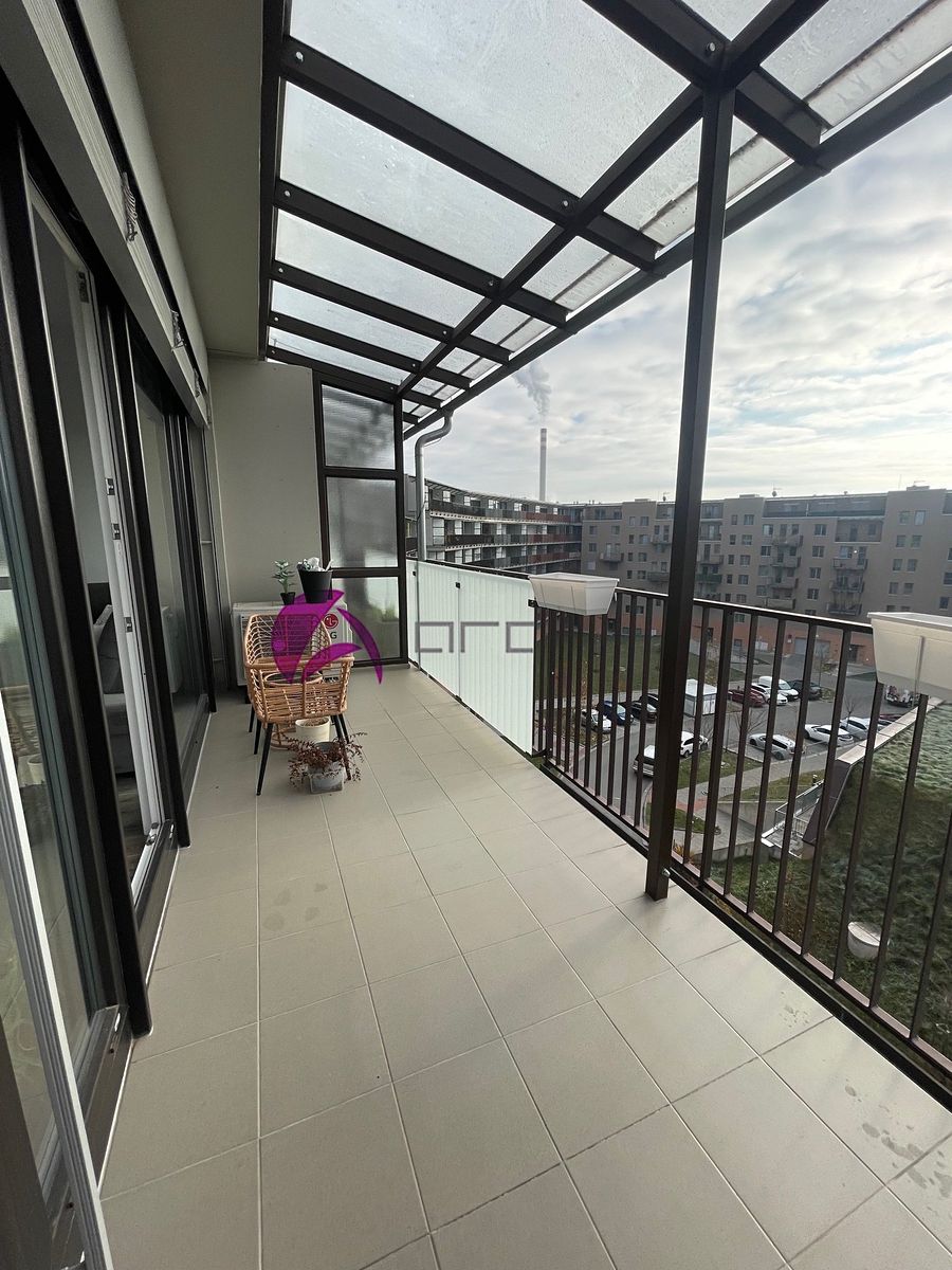 Pronájem bytu 2+kk 62 m² – fotografie 3